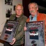 Platinová deska Grand Greatest Hits. Oslavencům to ale sluší!